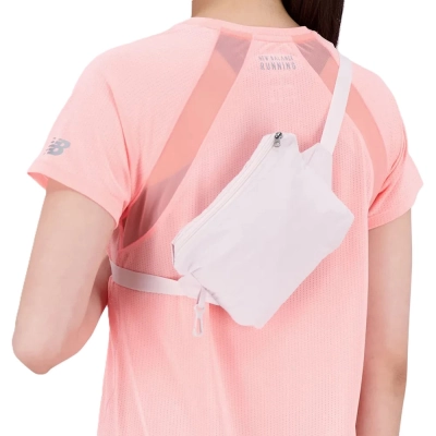 Jaqueta Corta Vento Impact Run New Balance 2 logos Feminino