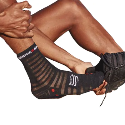 Meia de Compressão Compressport Para Corrida - Cano Médio – Run Hi V4 Ultra Light