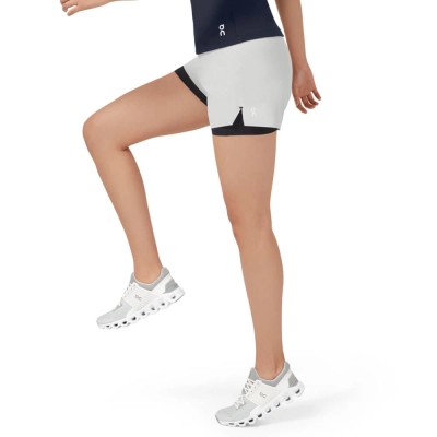 Short On Running Feminino - Cinza / Preto